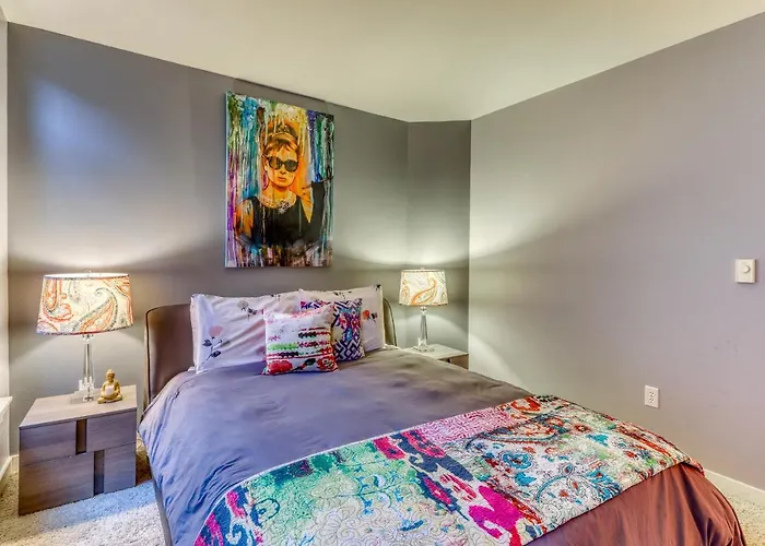 Belltown Court Sunset Suite