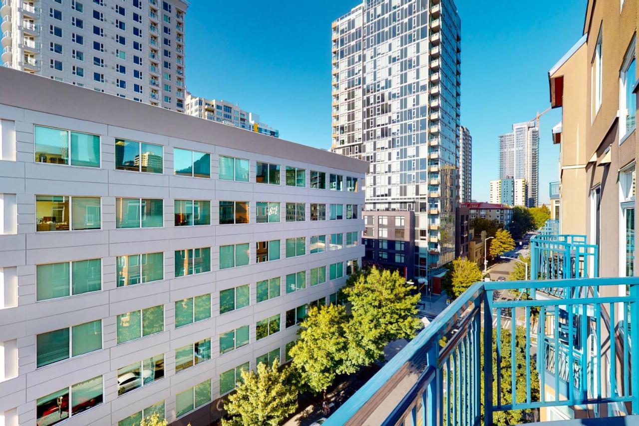 Belltown Court Sunset Apartment