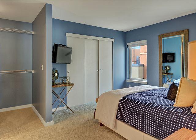 Belltown Court Sunset Apartment *